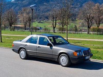 Grau Gebraucht 1988 Mercedes 200 Limousine | 10.400 €