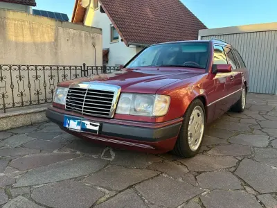 Gebraucht Mercedes 280 197 PS (144 kW) 1993 Rot Limousine