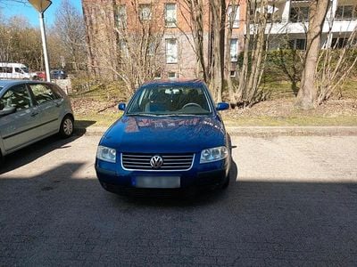 Usata VW Passat 102 CV (75 kW) 2003 Blu Berlina