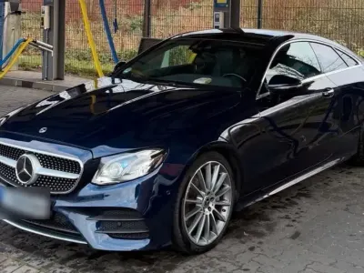 Gebraucht Mercedes E300 AMG 245 PS (180 kW) 2018 Blau Coupé
