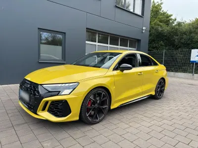 Gebraucht Audi RS3 Comfort 400 PS (294 kW) 2024 Gelb Limousine