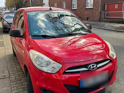 Gebraucht Hyundai i10 70 PS (51 kW) 2011 Rot Kleinwagen