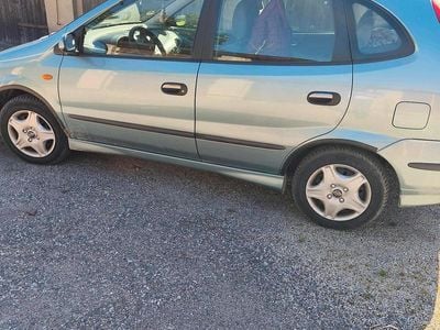 Nissan Almera Tino