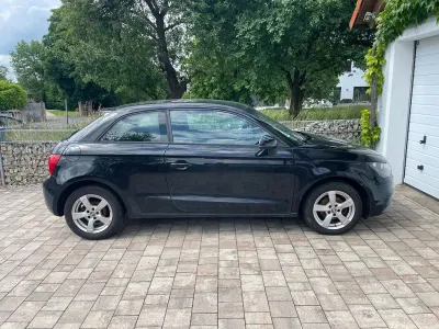 Gebraucht Audi A1 Attraction 86 PS (63 kW) 2011 Schwarz Kleinwagen