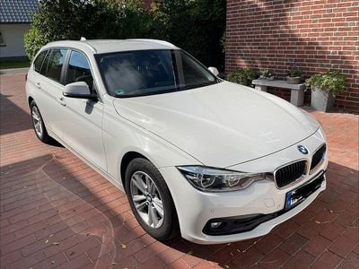 Weiß Gebraucht 2018 BMW 320 Advantage Kombi | 15.900 € (Fairer Preis)