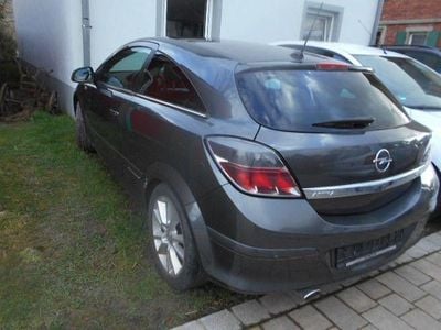 Usata Opel Astra GTC Innovation 150 CV (110 kW) 2010 Grigio Berlina