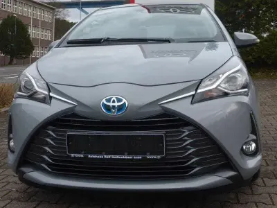 Brugt Toyota Yaris Hybrid Team 73 HK (53 kW) 2020 Grå Hatchback