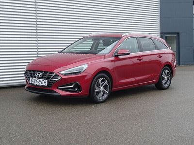 Gebraucht Hyundai i30 Select 120 PS (88 kW) 2023 Sunset red Kombi