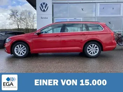 Gebraucht VW Passat Business 122 PS (89 kW) 2023 Rot Kombi