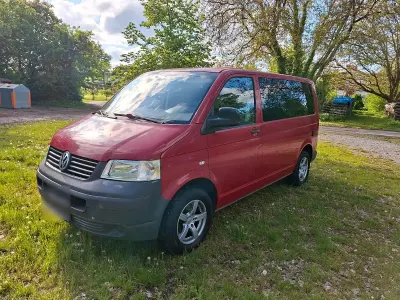 Używany VW T5 105 KM (77 kW) 2005 Czerwony Van