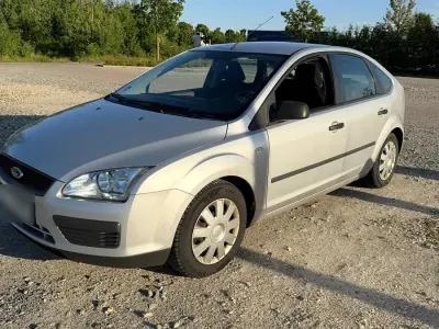 Gebraucht Ford Focus 100 PS (73 kW) 2005 Grau Kleinwagen