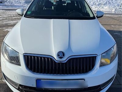 Weiß Gebraucht 2015 Skoda Octavia Kombi | 11.000 €
