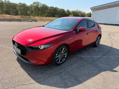 Gebraucht Mazda 3 Exclusive-Line 122 PS (89 kW) 2020 Rot Limousine