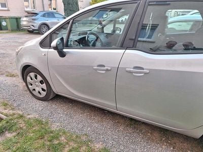 Gebraucht Opel Meriva 110 PS (80 kW) 2017 Silber Van / Kleinbus