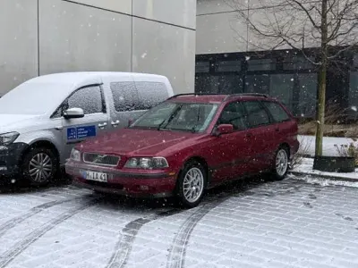 Gebraucht Volvo V40 122 PS (89 kW) 2000 Rot Kombi
