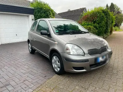 Gebraucht Toyota Yaris 65 PS (47 kW) 2003 Grau Kleinwagen