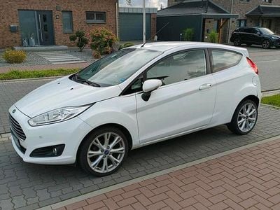 Gebraucht Ford Fiesta 95 PS (69 kW) 2012 Weiß Kleinwagen
