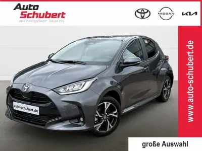 Neu Toyota Yaris 117 PS (86 kW) 2026 Grau Kleinwagen