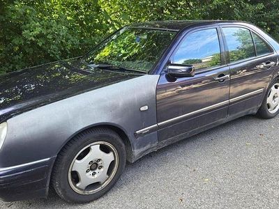 Mercedes E280