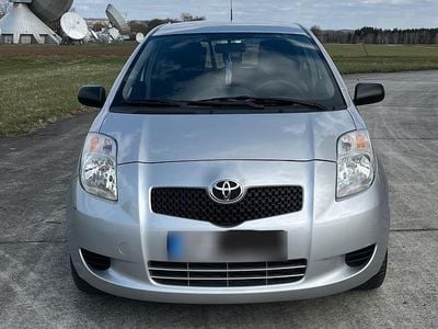 Usata Toyota Yaris Luna 69 CV (50 kW) 2006 Argento Berlina
