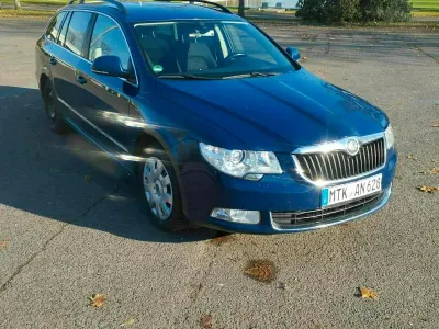 Używany Skoda Superb 170 KM (125 kW) 2012 Niebieski Kombi