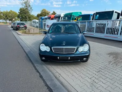 Gebraucht Mercedes C200 136 PS (100 kW) 2002 Blau Limousine