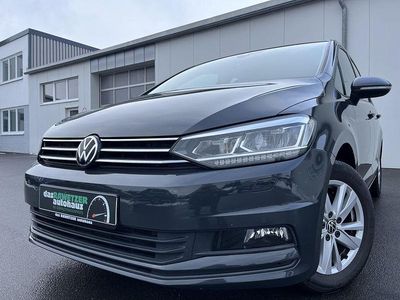 Gebraucht VW Touran Comfortline 122 PS (89 kW) 2021 Uranograu Van / Kleinbus