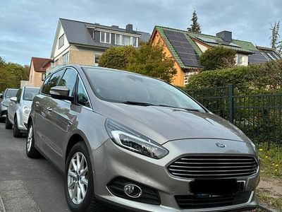 Second-hand Ford S-MAX Titanium 150 CP (110 kW) 2016 Argintiu Monovolum