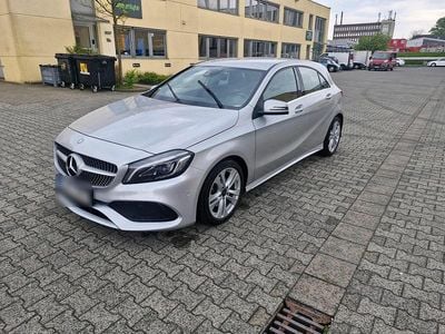Usata Mercedes A180 109 CV (80 kW) 2015 Argento Berlina