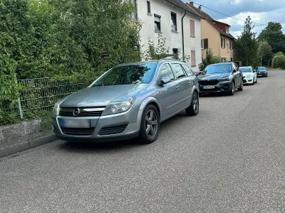 Gebraucht Opel Astra 105 PS (77 kW) 2005 Blau Kleinwagen