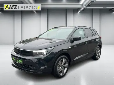 Gebraucht Opel Grandland X GSe 300 PS (220 kW) 2023 Lackierung schwarz perla nera/ SUV