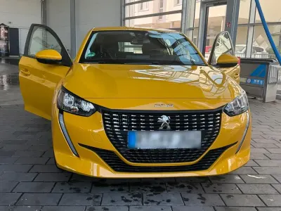 Gebraucht Peugeot 208 101 PS (74 kW) 2020 Gelb Kleinwagen