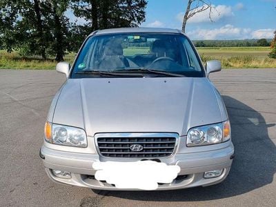 Gebraucht Hyundai Trajet GLS 140 PS (102 kW) 2004 Silber Van / Kleinbus