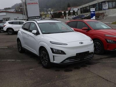 Gebraucht Hyundai Kona Trend 150 kW (204 PS) 2021 Chalk white / met SUV