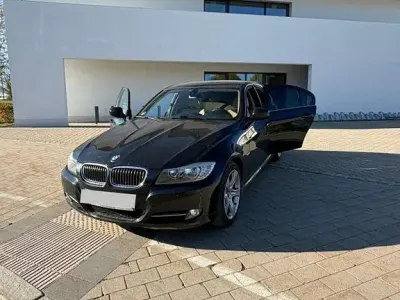 Gebraucht BMW 318 143 PS (105 kW) 2010 Schwarz Limousine