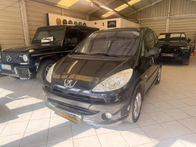 Gebraucht Peugeot 1007 Premium 73 PS (53 kW) 2006 Schwarz Van / Kleinbus