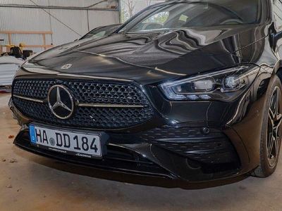 Gebraucht 2025 Mercedes CLA220 Shooting Brake AMG line Kombi | 46.490 €