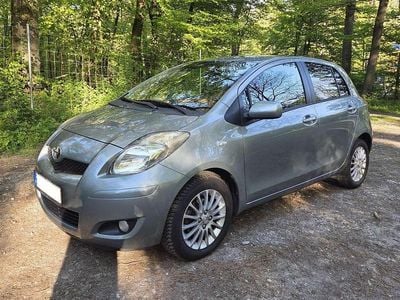 Usata Toyota Yaris Sol 101 CV (74 kW) 2010 Argento Utilitaria