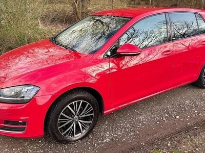 Gebraucht VW Golf VII Allstar 110 PS (80 kW) 2016 Rot Limousine