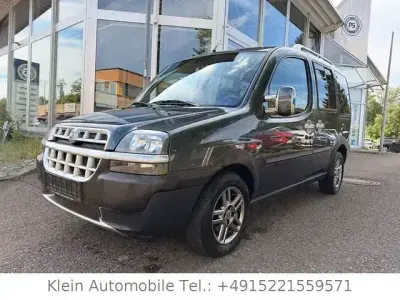 Gebraucht Fiat Doblò 103 PS (75 kW) 2002 Blau Van / Kleinbus