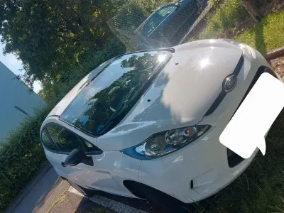 Gebraucht Ford Fiesta Trend 94 PS (69 kW) 2012 Weiß Kleinwagen