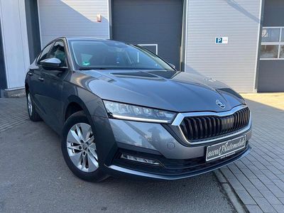 Używany Skoda Octavia Ambition 116 KM (85 kW) 2023 Szary Sedan/Limuzyna