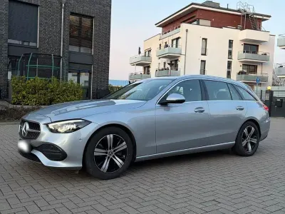 Gebraucht Mercedes C200 Avantgarde 163 PS (119 kW) 2022 Schwarz Kombi