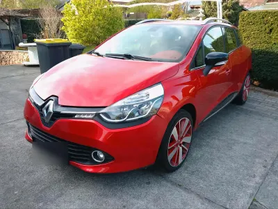 Używany Renault Clio IV 90 KM (66 kW) 2016 Czerwony Sedan/Limuzyna