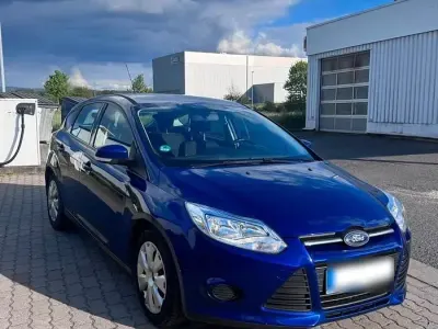 Gebraucht Ford Focus 101 PS (74 kW) 2014 Blau Limousine