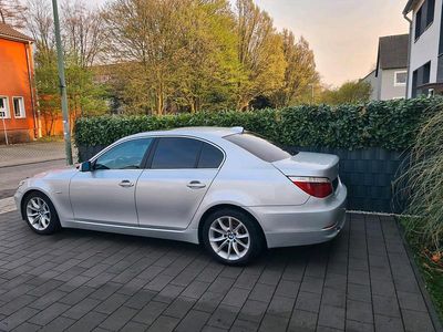Gebraucht BMW 525 197 PS (144 kW) 2007 Silber Limousine