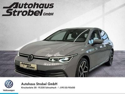 Gebraucht VW Golf VII Style 150 PS (110 kW) 2021 Mondsteingrau Kleinwagen