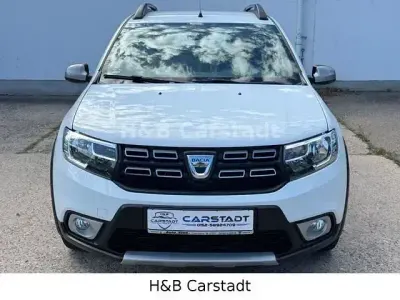 Gebraucht Dacia Sandero Celebration 90 PS (66 kW) 2017 Weiß Limousine