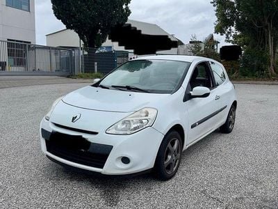 Gebraucht Renault Clio II Expression 75 PS (55 kW) 2011 Weiß Kleinwagen