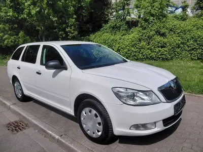 Brugt Skoda Octavia Active 105 HK (77 kW) 2012 Hvid Stationcar